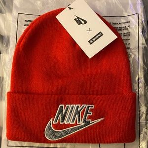 Supreme x Nike Beanie Hat SS21 Red
